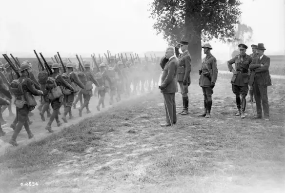  ??  ?? A Canadian battalion marches past Prime Minister Robert Borden and Lieutenant General Arthur Currie in July 1918.