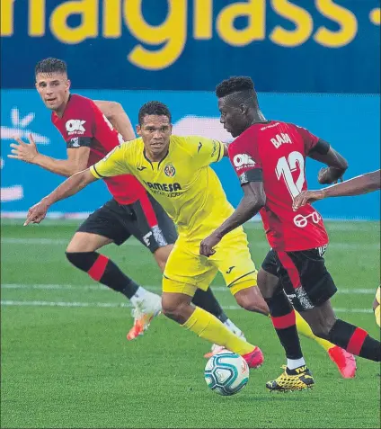  ?? FOTO: EFE ?? El jugador colombiano, Carlos Bacca, fue decisivo con su tanto para que el Villarreal lograra los tres puntos en La Cerámica