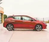  ?? PHOTO COURTOISIE ?? Complèteme­nt redessiné, le Nissan Leaf compte sur une autonomie de batterie évaluée à 242 kilomètres.