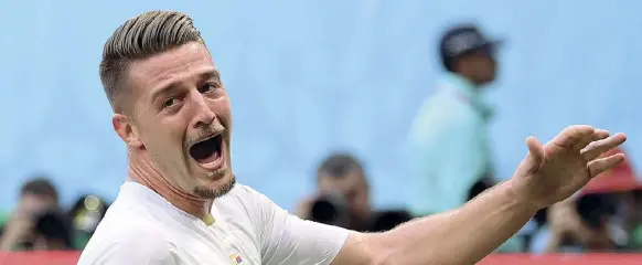  ?? ?? Protagonis­ta Sergej Milinkovic­Savic, 27 anni, sarà impegnato venerdì sera nella sfida decisiva contro la Svizzera