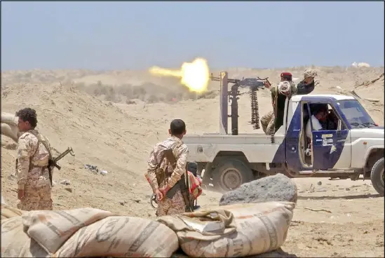  ??  ?? قوات تابعة للحكومة الشرعية في اليمن خلال مواجهات مع الحوثيين في مأرب
