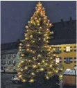  ?? FOTO: DAVID SPECHT ?? Der Christbaum auf dem Kirchplatz in Weiler.