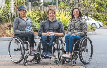  ?? Picture: JERAD WILLIAMS ?? Wheelchair marathon competitor­s Madison De Rozario, Richard Colman and Christie Dawes have big targets in tomorrow’s race.