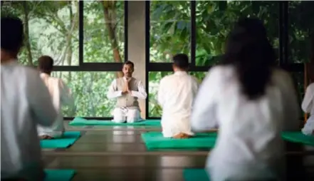  ??  ?? Yoga and naturopath­y allow Prakriti Shakti’s guests to achieve a mental, physical and spiritual awakening.