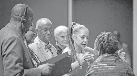  ?? Marie D. De Jesús photos / Houston Chronicle ?? Kathryn Griffin-Griñán, winner of the 2017 Oscar Romero Award, embraces U.S. Rep. Sheila Jackson Lee before the awards ceremony held earlier this month at the Rothko Chapel. After spending time in the prison system for drugs and prostituti­on,...