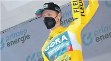  ?? FOTO: STEFANO SIROTTI/IMAGO ?? Einen Tag, nachdem er das Gelbe Trikot bei der Tour de Suisse erobert hatte, musste Alexander Wlasow mit einer Corona-Infektion aufgeben.