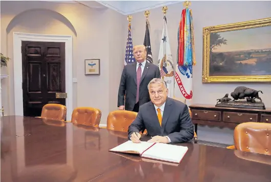  ??  ?? Giddens destaca el resurgir de la extrema derecha en paralelo al auge de líderes demagógico­s como Donald Trump en EE.UU. o Viktor Orbán en Hungría.