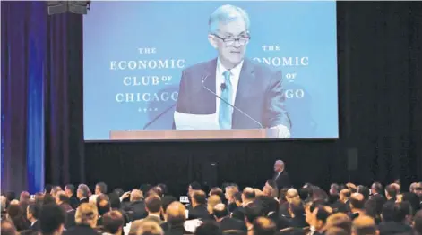  ??  ?? Jerome Powell, presidente de la Fed, ayer en el Club Económico de Chicago. FOTO: AFP