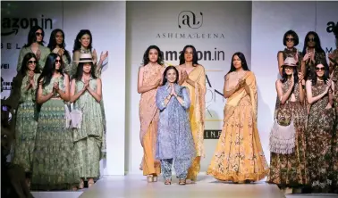  ??  ?? Designer Ashima Leena (centre) and models showcasing her Spring/Summer 2017 collection at Amazon India Fashion Week.