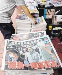  ??  ?? APPLE DAILY. Multiplicó por ocho su tirada por el arresto de Lai.