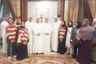  ?? KUNA photo ?? Minister of Education Dr Mohammad Al-Fares while he was receiving at the airport the 5 Kuwaiti students who
won silver and bronze medals in physics and mathematic­s competitio­ns.