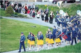  ?? FOTO: HANNE FINDAL ?? 2015: Svenljunga Ungdomsork­esteroch Drillflick­or inntar 17. mai toget i Siljan for første gang. Nå blir det tredje gangen.