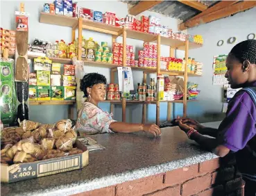  ?? Picture: Simon Mathebula ?? Nomsa Maleka serves Sharlotte Mongadi Mpenge in Burgersfor­t, Mpumalanga. Zande Africa has two depots in the province as part of its ‘last-mile’ offering.