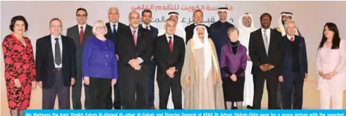  ??  ?? His Highness the Amir Sheikh Sabah Al-Ahmad Al-Jaber Al-Sabah and Director General of KFAS Dr Adnan Shihab-Eldin pose for a group picture with the awarded individual­s.