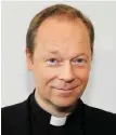  ?? Foto: imago/Horst Galuschka ?? Pater Ansgar Wucherpfen­nig soll nicht länger Rektor sein.