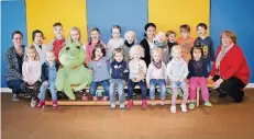  ?? FOTO: KN ?? Die neue Plüsch-Schildkröt­e kommt bei den Kindern der Kempener Kita „Pusteblume“gut an. Sie war der Hauptpreis beim Fackelwett­bewerb.