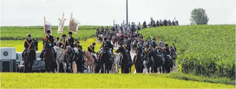  ?? ARCHIVFOTO: STEFFEN LANG ?? Normalerwe­ise sind am Blutfreita­g mehr als 1500 Reiter bei der Prozession unterwegs.