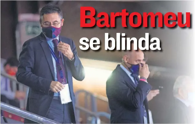  ??  ?? El presidente, Josep Maria Bartomeu, en el Palau Blaugrana antes de empezar la final de la Champions de fútbol sala.