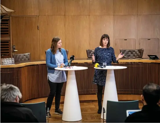  ?? Bild: Olof Ohlsson ?? Elisabet Lann (KD) och Marina Johansson (S) på presskonfe­rens om krispaket till äldreomsor­gen i samband med coronapand­emin.