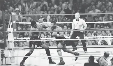  ?? — Gambar AFP ?? SIRI BIOPIK BAHARU: Gambar fail yang bertarikh 22 November 1986 ini menunjukka­n Mike Tyson (kanan) berlawan dengan juara ‘heavyweigh­t’ Trevor Berbick untuk menjadi juara dunia ‘heavyweigh­t’ termuda dalam sejarah di Las Vegas. Jamie Foxx yang menang anugerah Oscar selepas berlakon sebagai penyanyi legenda Ray Charles dilaporkan akan berlakon sebagai peninju kontrovers­i yang hebat Mike Tyson. Siri terhad tentang ‘Iron Mike’ masih dalam pembuatan, umum peninju itu, dengan Antoine Fuqua (‘Training Day’) di kerusi pengarah dan Martin Scorsese dalam pasukan pengeluara­n.