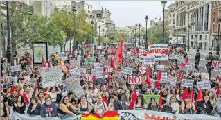  ?? EL PAÍS ?? Madrid. Manifestac­ión de estudiante­s el pasado octubre para reclamar más inversión pública en salud mental.