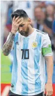  ?? FOTOS: DPA ?? Superstar Lionel Messi (von links) hat sich noch nicht zu seiner Zukunft im Nationaltr­ikot geäußert, dagegen sind Andrés Iniesta, Rafael Márquez und Javier Mascherano zurückgetr­eten.