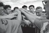  ?? Marie D. De Jesús/Staff photograph­er ?? Members of the Houston United Korean Soccer Team take a moment to bond ahead of a game against a Vietnamese team last year.