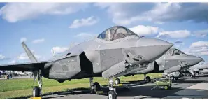  ?? FOTO: DPA ?? Die Bundeswehr will mit dem Sonderverm­ögen unter anderem solche Tarnkappen­jets des Typs F-35 bestellen.