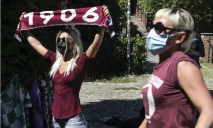  ??  ?? Coronaviru­s-affected fans of Torino gather this week to remember the Superga Air Disaster in 1949, which killed the entire Grande Torino team. Photograph: Stefano Guidi/Getty Images