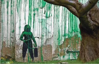  ?? ?? DETALLE DE un mural callejero en Finsbury Park, que ha sido confirmado como de la autoría del esquivo grafitero Banksy, en Londres