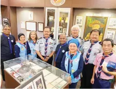  ?? ?? (Front, from right) Zainuddin, Dayang Mariani, Abdullah Rasheed, Ahmad Ali Maniku and others at the Scout Gallery of Sarawak Scout headquarte­rs.