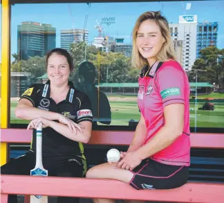  ?? Picture: TOBY ZERNA ?? Thunder star Rene Farrell (left) and Sixers allrounder Ellyse Perry.