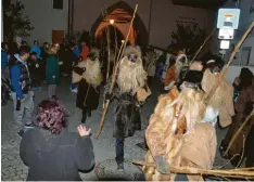  ?? Foto: Tippl ?? In Wassertrüd­ingen stürmten am vergangene­n Wochenende die Nussmärtel auf den Marktplatz.