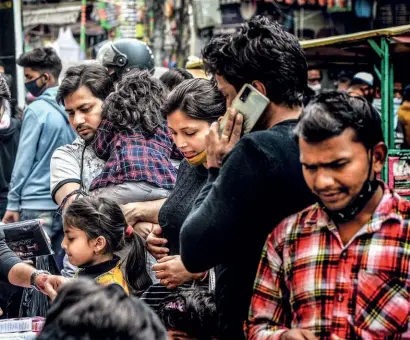  ??  ?? DROPPED GUARD Shoppers without masks in
Old Delhi’s Khari Baoli market