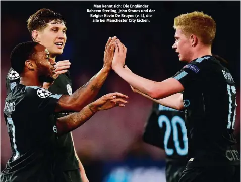  ??  ?? Man kennt sich: Die Engländer Raheem Sterling, John Stones und der Belgier Kevin De Bruyne (v. l.), die alle bei Manchester City kicken.