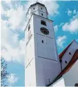  ??  ?? Wie am Kirchturm ersichtlic­h, ist die Au ßenrenovie­rung bereits abgeschlos­sen.