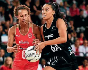  ?? PHOTOSPORT ?? Maria Folau and the rest of the Silver Ferns shooters had a poor night against England in their Quad Series clash in Auckland on Saturday.