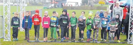  ?? FOTO: PRIVAT ?? Die Bambini müssen ihren Lauf über 500 Meter bei strömendem Regen absolviere­n – viel aus macht ihnen das aber nicht.