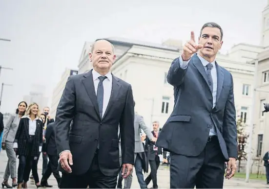  ?? EP ?? El canceller alemany Olaf Scholz i el president espanyol Pedro Sánchez ahir a la tarda a A Coruña