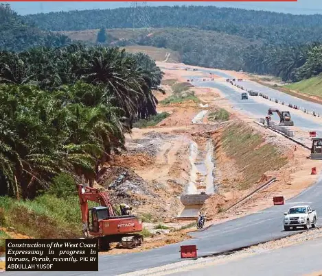  ?? ABDULLAH YUSOF PIC BY ?? Constructi­on of the West Coast Expressway in progress in Beruas, Perak, recently.