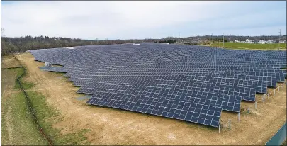  ?? BAY JOURNAL PHOTO BY DAVID HARP ?? This 8.2 megawatt photovolta­ic array, installed by Boston-based Citizens UB Solar, is located on 65 acres of farmland in Union Bridge.