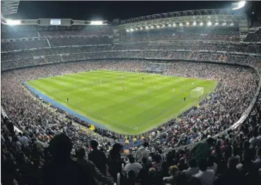  ??  ?? El Santiago Bernabéu ha recibido 6.000 espectador­es más de media esta Liga que en la 2018-19.