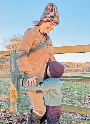  ?? ?? Princess Eugenie announced her pregnancy by sharing a picture of her with her son August Brooksbank, one