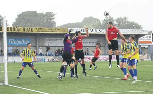  ?? Picture: Ken Walker ?? Fareham put pressure on the Clanfield goal in the Clanfield Cup final