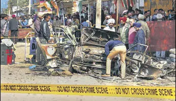  ?? SANJEEV KUMAR/HT ?? Officials examining the car in which a bomb was placed in Maur on February 1 last year, a day after the blast near Congress leader Harminder Singh Jassi’s election rally.