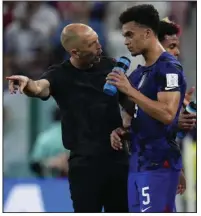  ?? (AP/Manu Fernandez) ?? U.S. Coach Gregg Berhalter (left) talks with Antonee Robinson during Tuesday’s World Cup match against Iran. The Americans face the Netherland­s today in a second-round match.