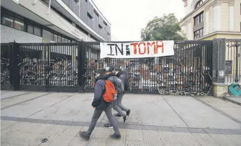  ?? FOTO: AGENCIAUNO ?? ►► Durante la madrugada de ayer el Instituto Nacional fue desalojado por Carabinero­s.