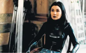  ??  ?? Maggie Cheung. A musa de Assayas em ‘Irma Vep’: sobre atriz que refaz ‘Les Vampires’