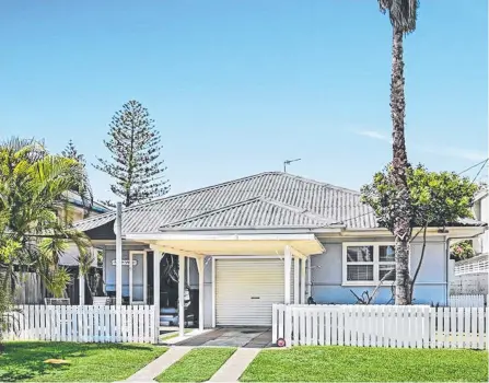  ??  ?? This beach shack at 16 Hilda St, Mermaid Beach sold under the hammer for $1.721 million at the weekend.