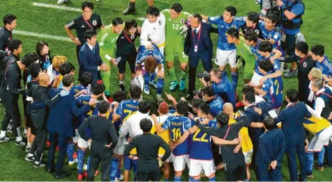  ?? Foto: Petr David Josek, dpa ?? Die japanische Fußball-Nationalma­nnschaft ist eine der großen WM-Überraschu­ngen.